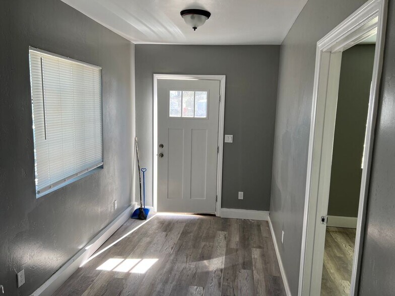 Building Photo - 45517 Corkwood Ave