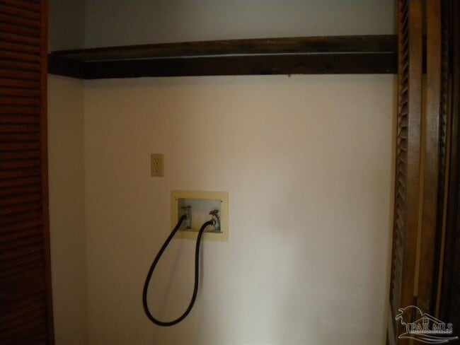 Building Photo - 3262 Maplewood Dr