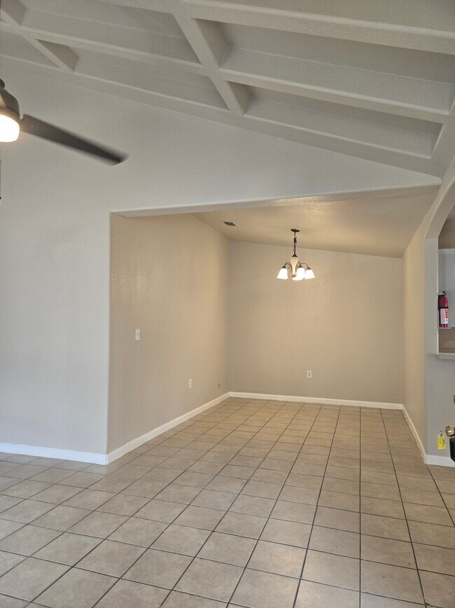 Building Photo - 9570 Bowen dr