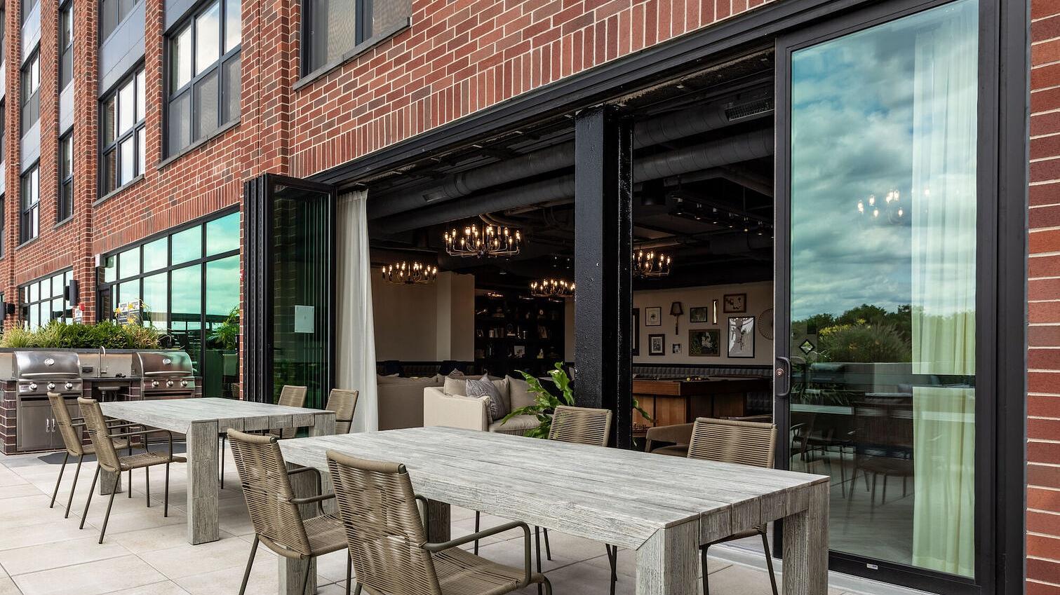 Building Photo - 2480-2522-2522 N Milwaukee Ave