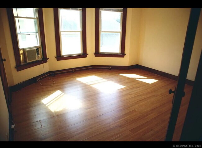 Building Photo - 173 Wakelee Ave
