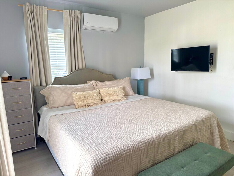 Smart TV - 941 SW 29th St