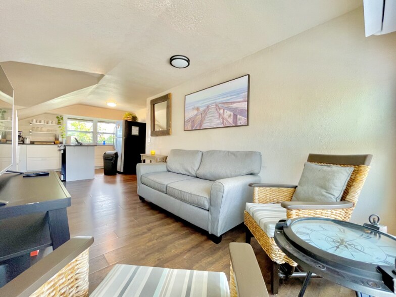 Building Photo - 7700 Boca Ciega Dr