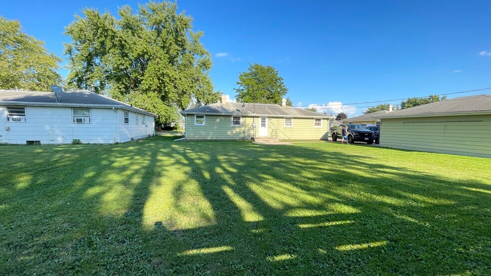 Building Photo - 1279 Meadow Ln
