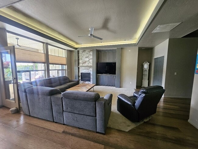 Building Photo - Beautiful Boise Home