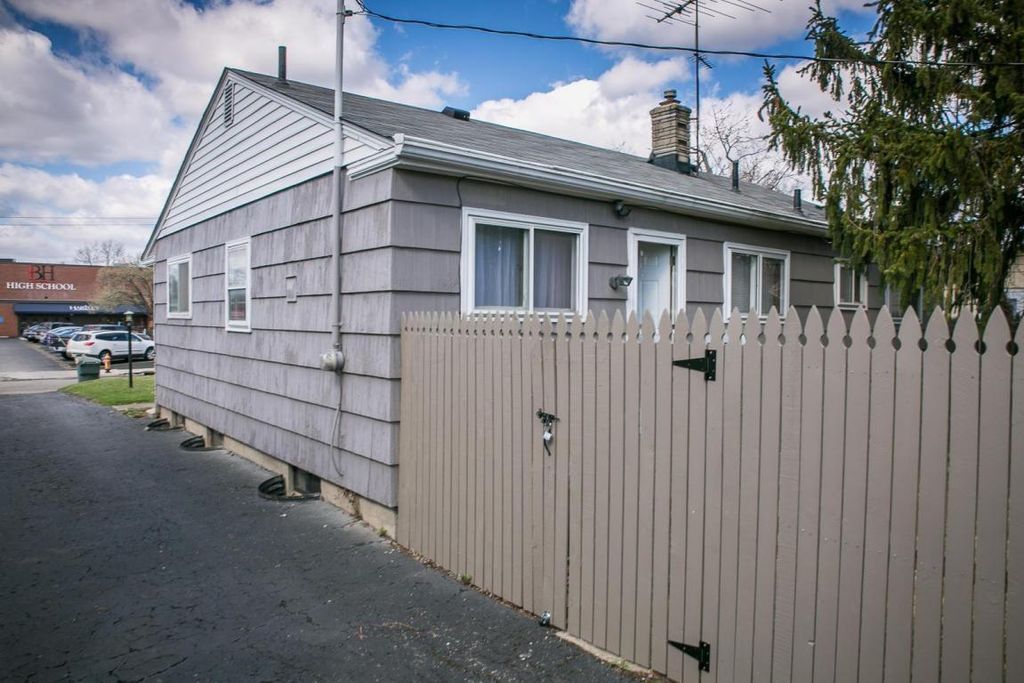 Building Photo - 1306 Zettler Rd