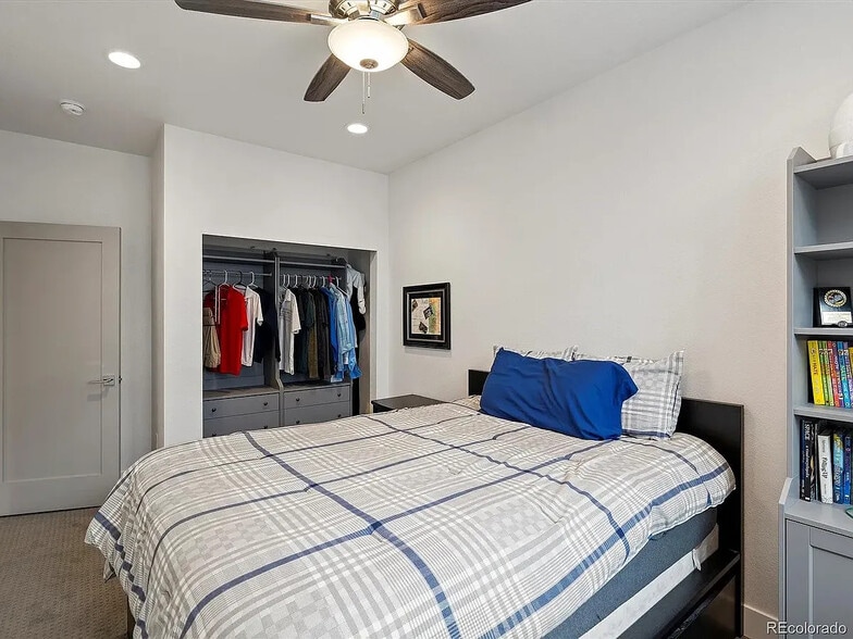 Building Photo - 5469 S Curtice St