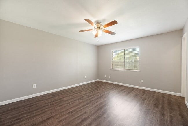 Building Photo - 17615 Autumn Hills Dr