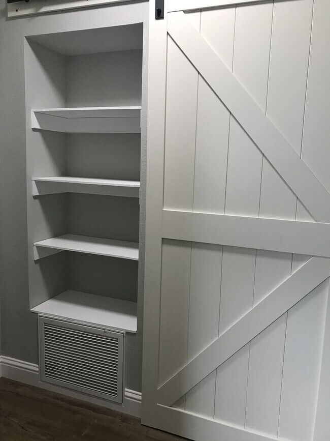 Building Photo - 2 bedroom House in Oakland - Available Now!