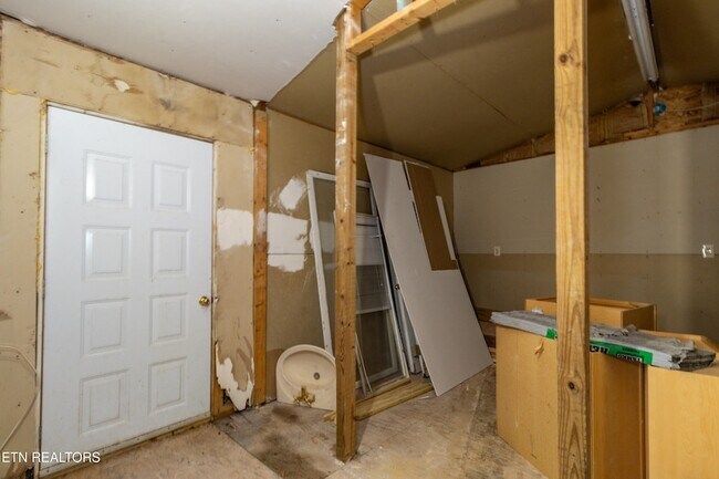 Building Photo - 770 Mahoney Rd