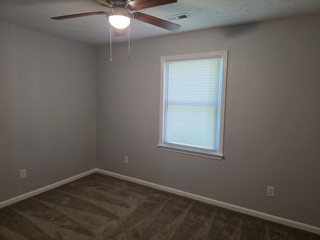 Building Photo - 29 Mustang Ct