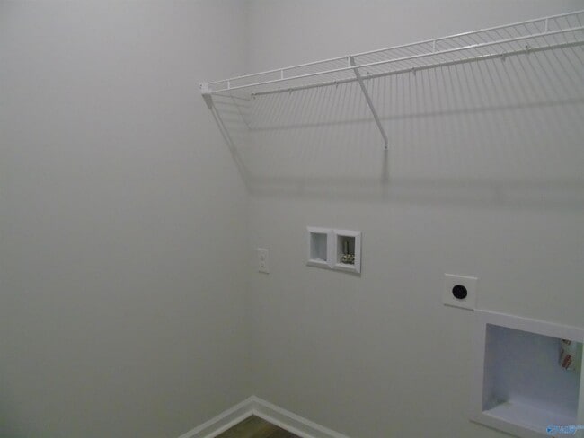 Building Photo - 207 List Rd