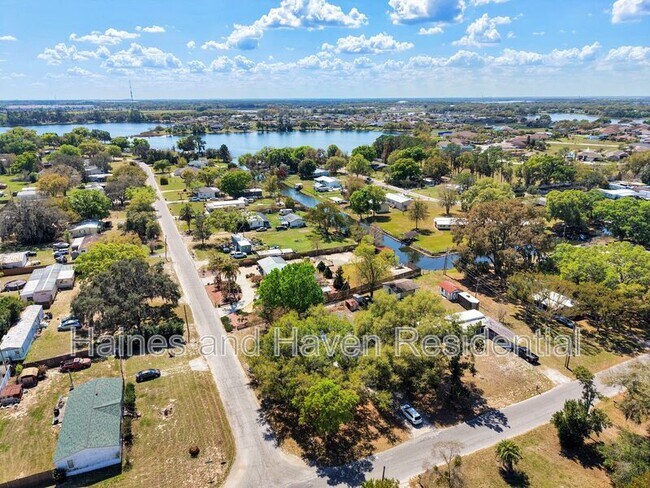 Building Photo - 322 Clearwater Lake Dr