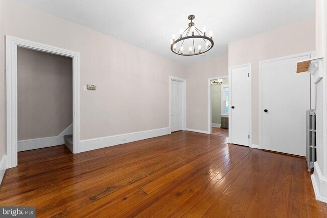 Building Photo - 345 Hall St