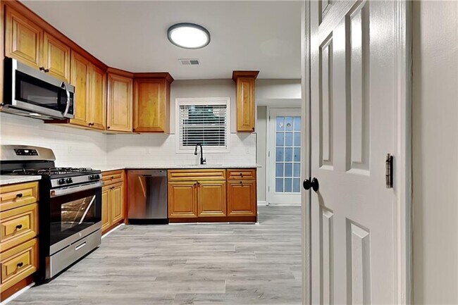 Building Photo - 2513 Mistletoe Ln SW