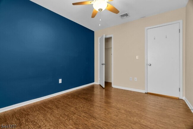 Building Photo - 19 Delavan Ct
