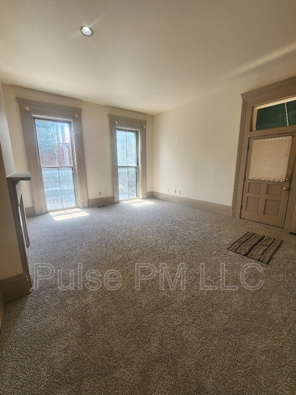 Building Photo - 112 E 5th St