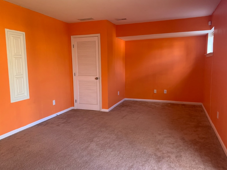 Building Photo - 351 Paradee Dr