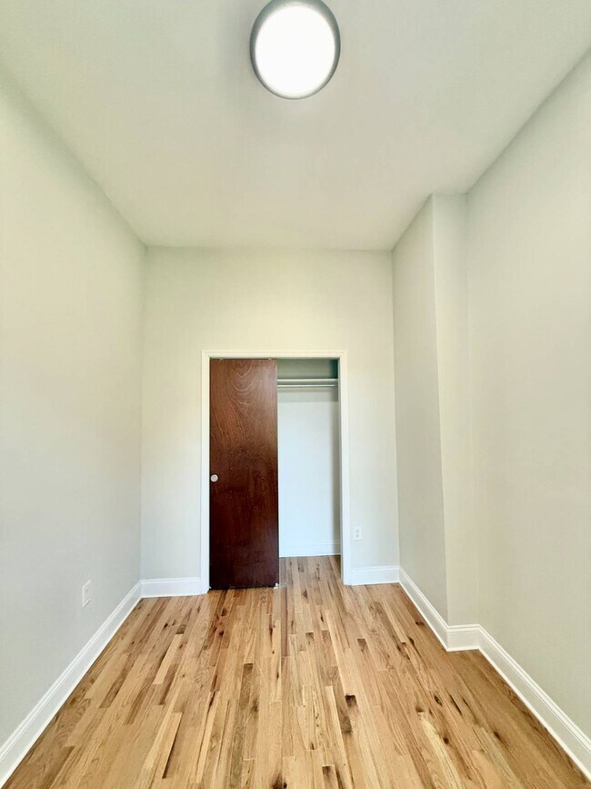 Building Photo - 1072 Putnam Ave