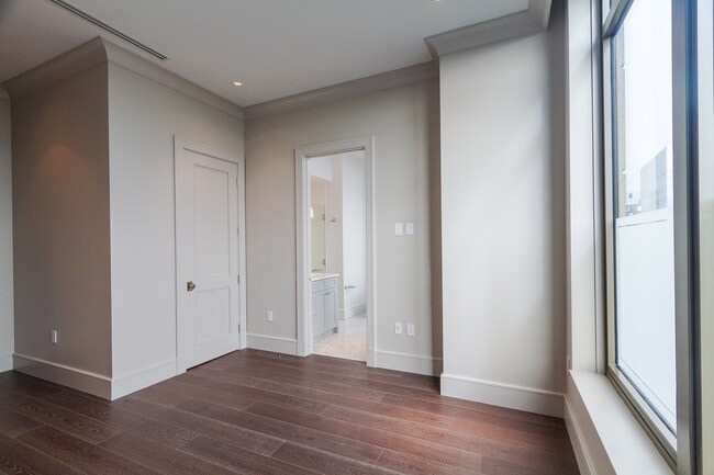 Building Photo - 3376 Peachtree Rd