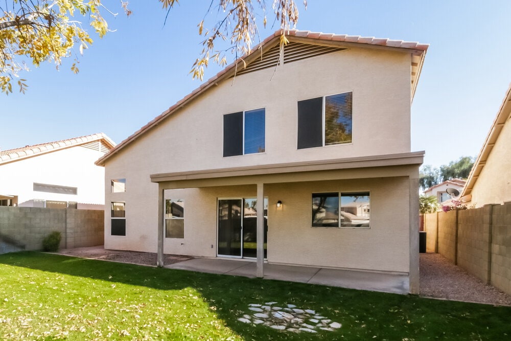 Building Photo - 1366 E Vaughn Ave