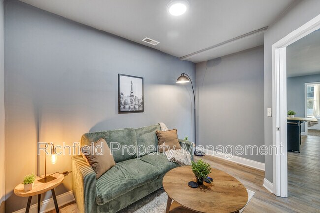 Building Photo - 43 N Beville Ave