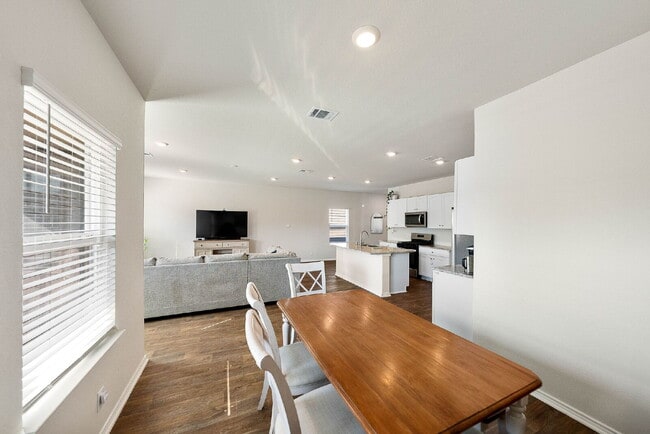 Building Photo - Welcome to Your New Chapter! Enjoy Free Rent, Ask Us How!