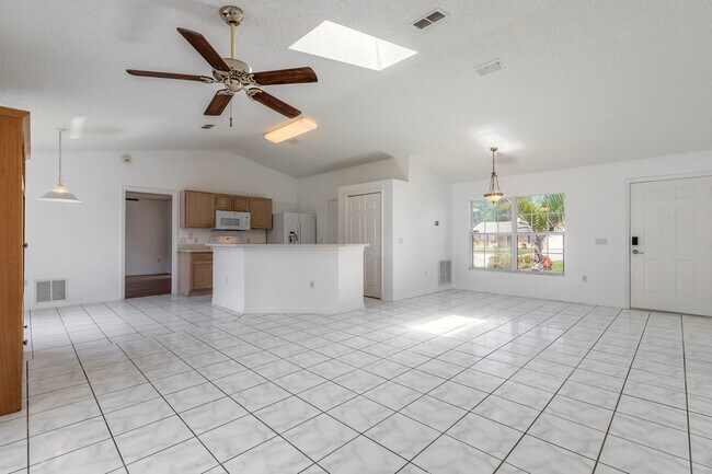 Building Photo - 3214 Juniper Dr