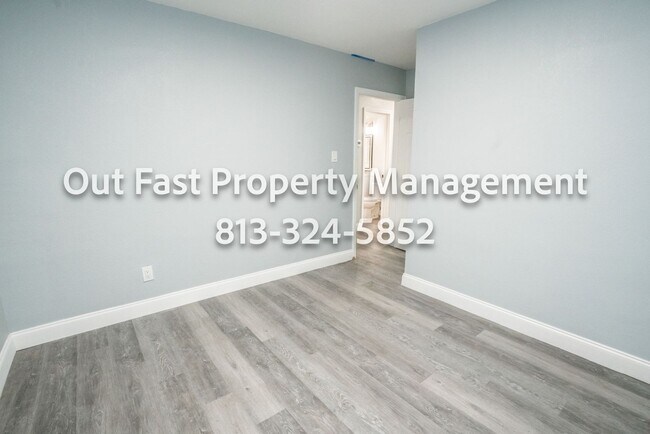 Building Photo - Bright Corner-Lot Home Near Bayshore and City Conveniences