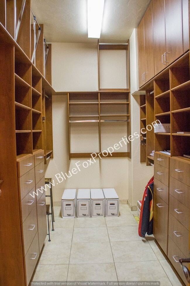 Building Photo - 6190 N Cadena De Montanas