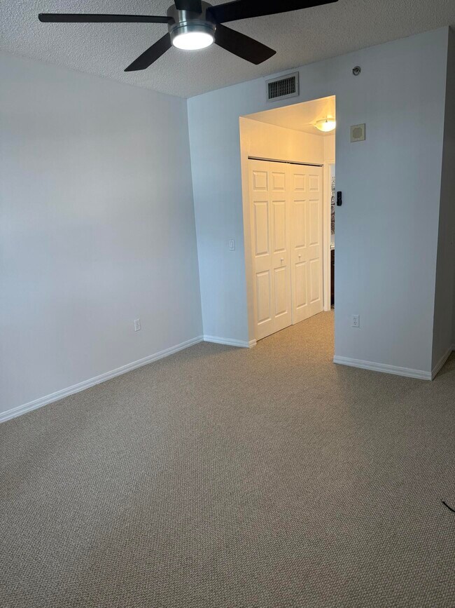 Building Photo - 616 Clearwater Park Rd