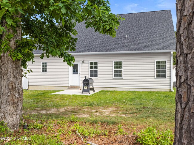 Building Photo - 151 Broadleaf Dr