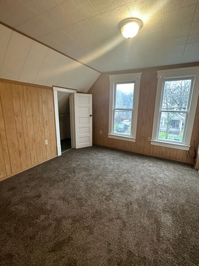Building Photo - Akron Single-Family Home *ACCEPTING VOUCHERS*