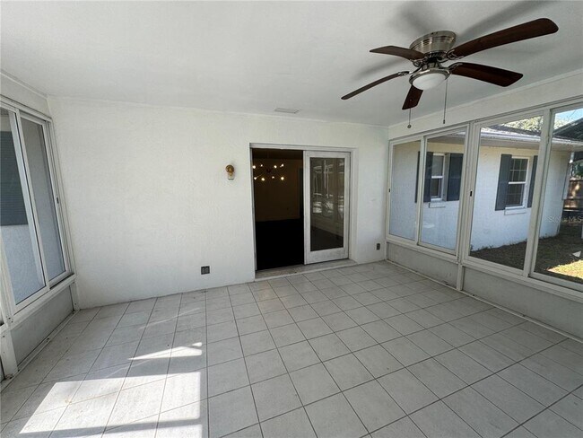 Building Photo - 5246 Royal Oak Dr