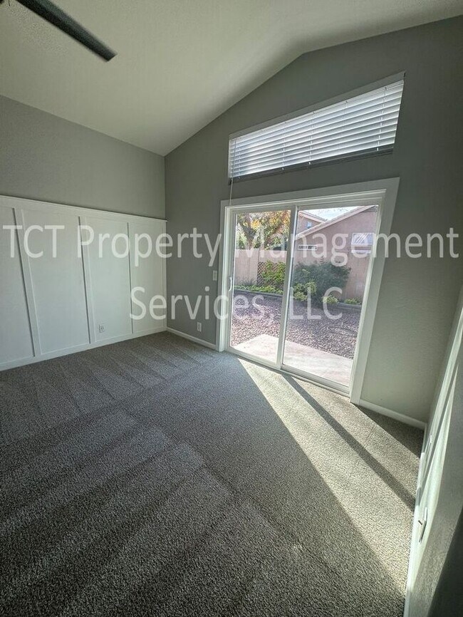 Building Photo - Tastefully Updated Home in Great Chandler Location