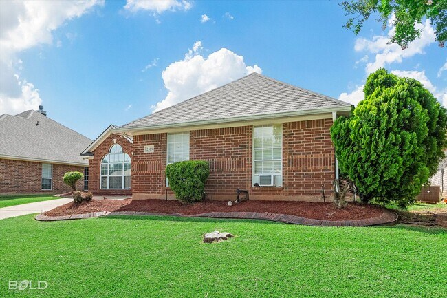 Building Photo - 4 Bedroom 2.5 Bathroom in Stockwell