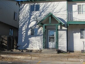 Building Photo - Affordable 3 Bdrm TownHome-West Side!