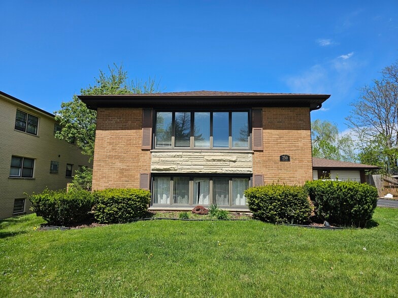 Primary Photo - 750 56th Pl