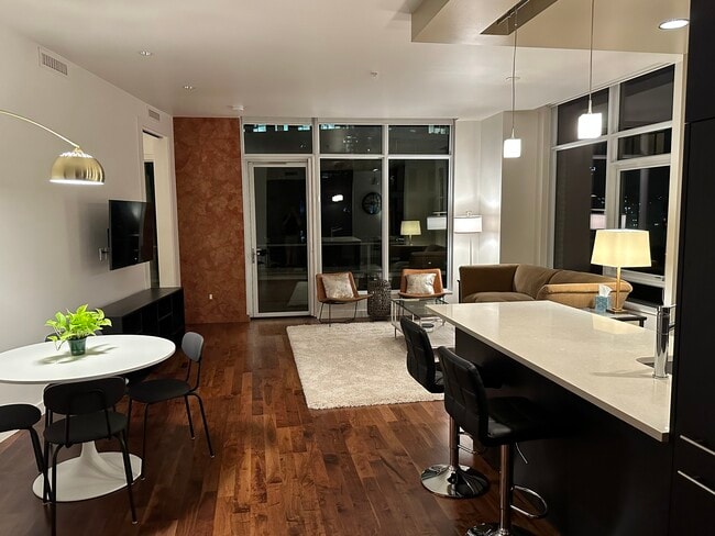 Building Photo - 949 NW Overton St