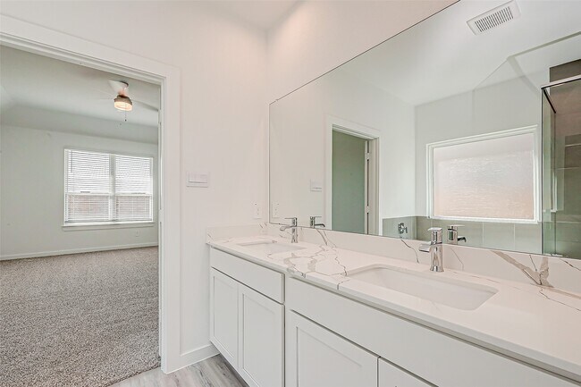 Building Photo - 3264 Voda Bnd Dr