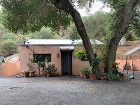 Building Photo - 1722 Oak Dr