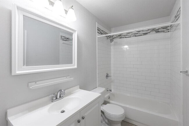 Building Photo - 1445 Hillview Ave