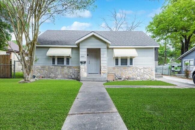 Building Photo - 1505 Brazos St