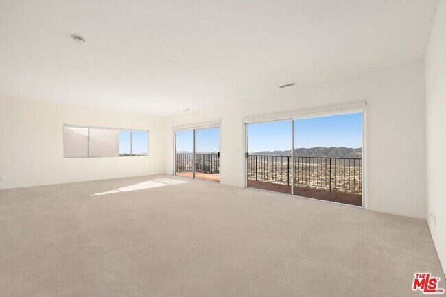 Building Photo - 1916 Rams Horn Ct