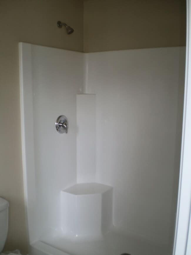 Building Photo - Spacious 3BR/ 2BA House