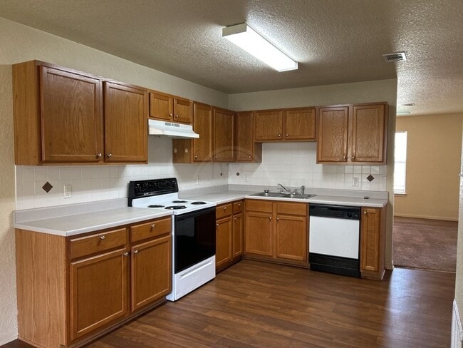 Building Photo - 1600 Dugger Cir