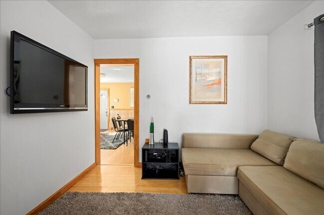 Building Photo - 19 Orient St