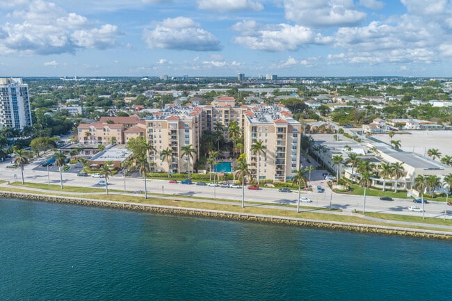 Building Photo - 1801 N Flagler Dr