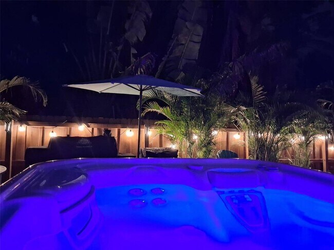 Building Photo - 216 Berry St