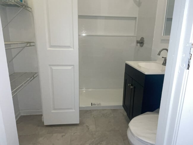 Building Photo - 3611 N Sacramento Ave